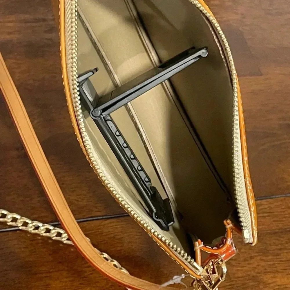 Louis Vuitton Lexington Vernis Pouchette